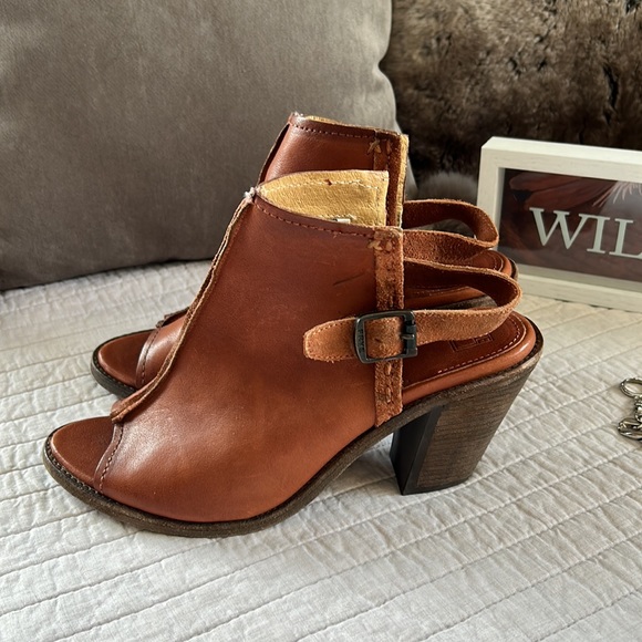 FRYE boho Izzy Artisan Sling Whiskey Washed Vintage Leather booties heels 8.5 - Picture 2 of 16